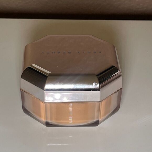 Fenty Pro Filt’r setting powder in honey 05 - Picture 1 of 3